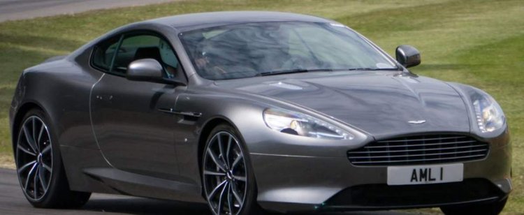 Ferrari, BMW, Mercedes lub Jaguar. Urząd Skarbowy sprzedaje luksusowe auta. Najtańsze - 23 250 zł