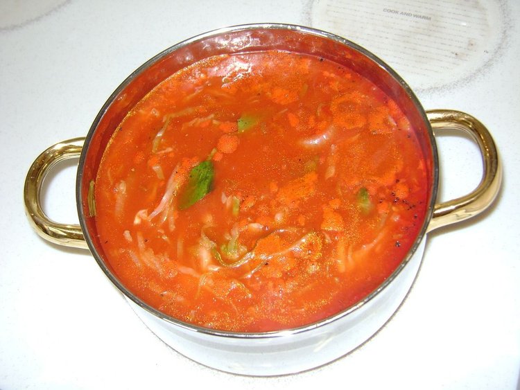 Zupa minestrone z młodą kapustą - zdrowie na talerzu