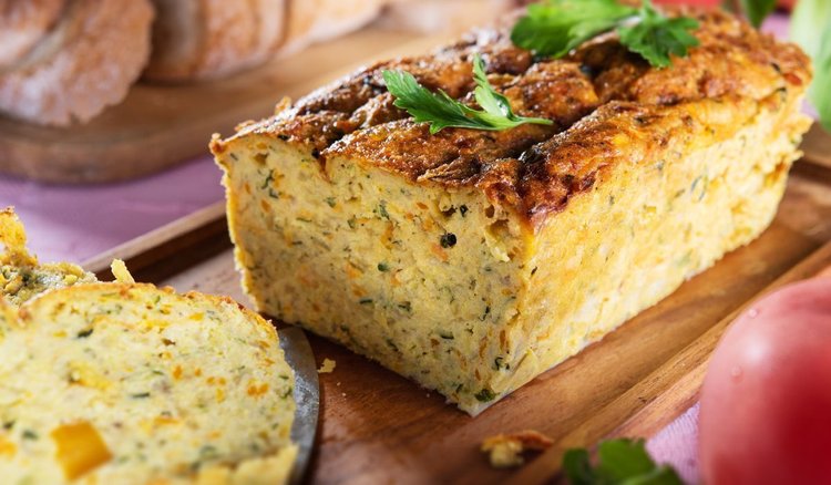 Rewelacyjny pasztet z cukinii z dodatkiem żółtego sera. Doskonały do chleba