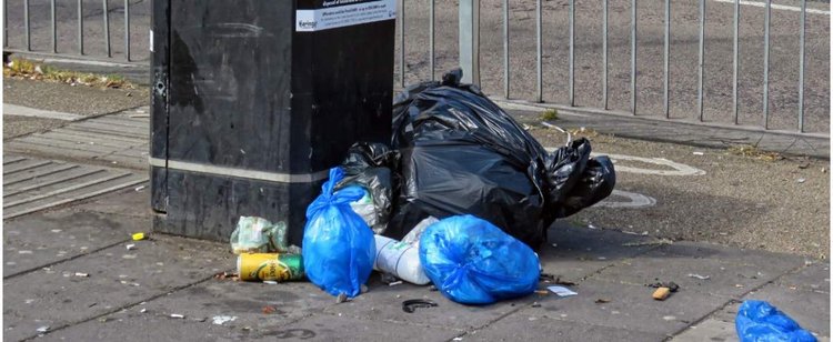 Legnica: Radny od kilku miesięcy zbiera śmieci. Urzędnicy grożą mu mandatem