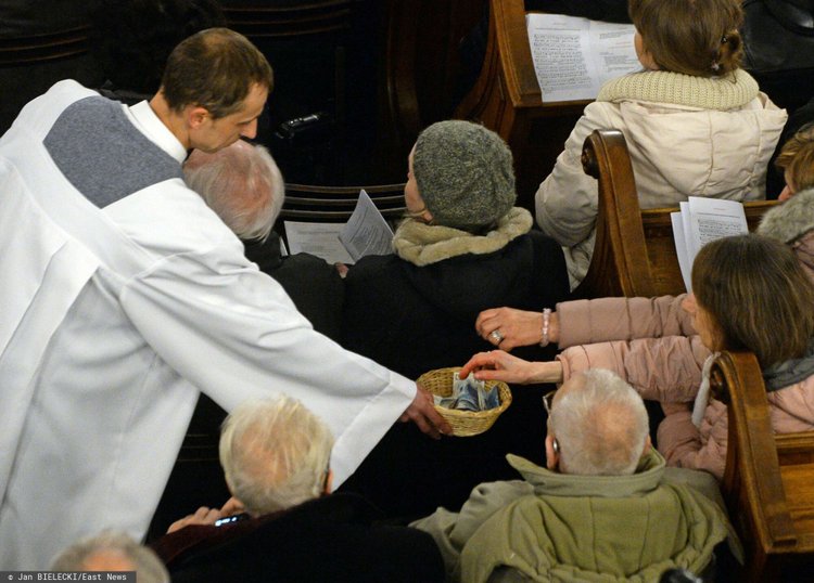 Ofiaromat w kościele na warszawskim Ursynowie. Bogu zapłacisz kartą, telefonem lub zegarkiem