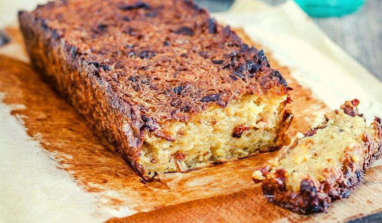 Babka ziemniaczana, kartoflak, kugiel czy rejbak? Kultowy specjał nie może obejść się bez 1 mięsiwa