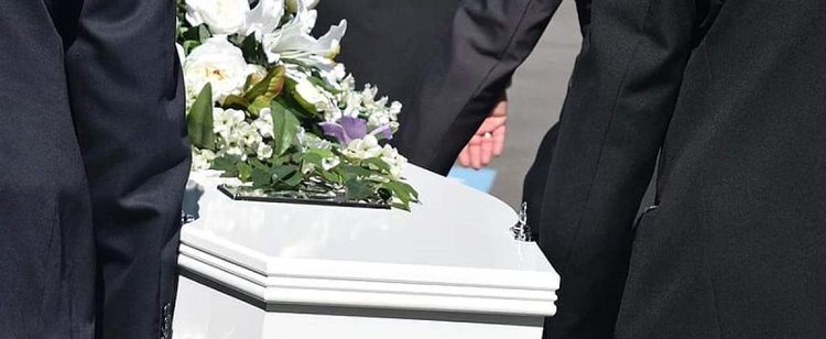 Zasiłek pogrzebowy przysługuje każdemu. 4 tys. zł dostać można nie tylko za rodzinę