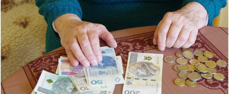 Czy podatek od emerytury powinien zostać zniesiony? Dyskusje trwają