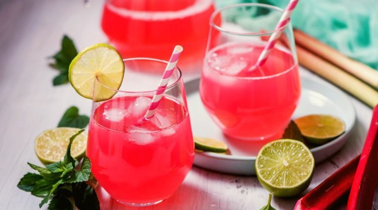 Zachwycająca lemoniada z rabarbaru. Idealna na majówkę