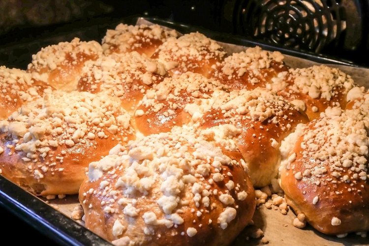 Fioletowe królowe lata – jagodzianki z kruszonką