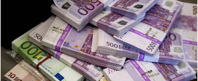 Pieniędzy zza granicy nie przywieziesz już tak dużo jak wcześniej. Polacy polegną w walce z podatkami