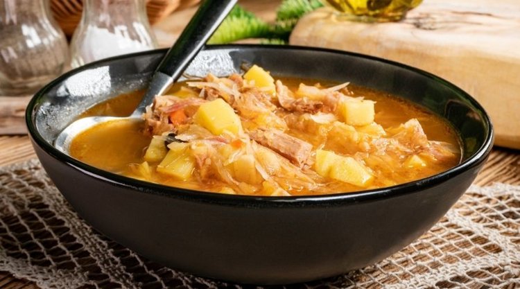 Dlaczego do kapuśniaku warto dodać grzyby?