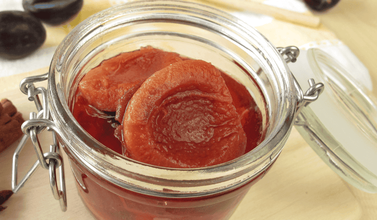 Śliwki w occie - wyjątkowy smak późnego lata. Przepis krok po kroku