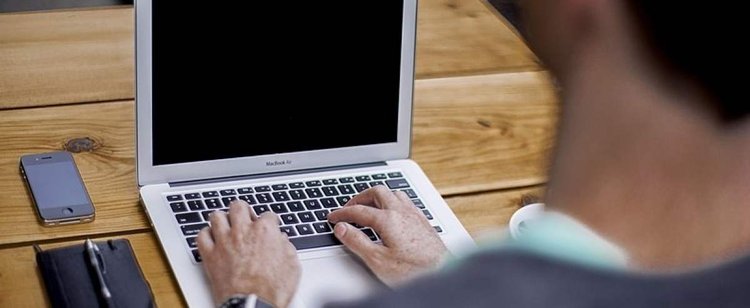 Praca zdalna od roku. Większość firm planuje umożliwić home office także po pandemii