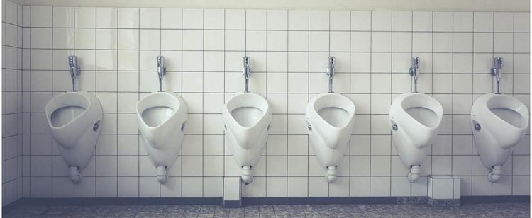 Lublin: Próbował udrożnić pisuar, spowodował wybuch. Na miejscu 5 jednostek straży pożarnej