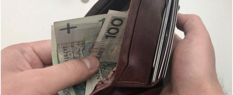Polacy zadłużają się na potęgę. Liczba dłużników rośnie lawinowo
