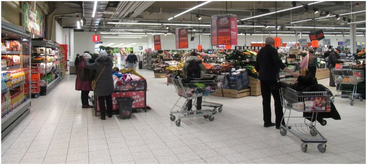 Kaufland płaci klientom, jeśli stoją w kolejce do kas dłużej niż 5 minut