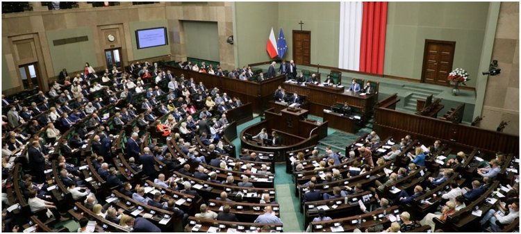Sondaż jasno wskazuje, Polacy ostro przeciwko nepotyzmowi władzy. 80 proc. przeciwnych