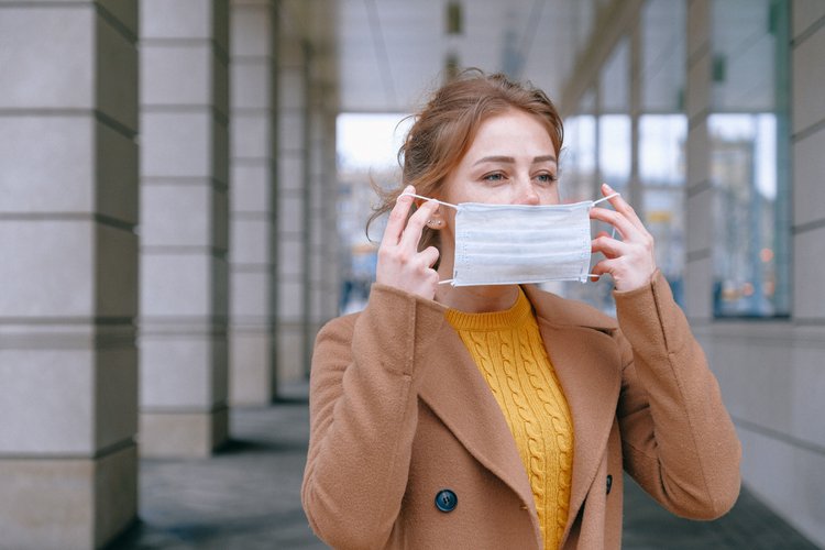 Kolejne kraje w Europie odchodzą od obostrzeń. Nie zaprzestają szczepień