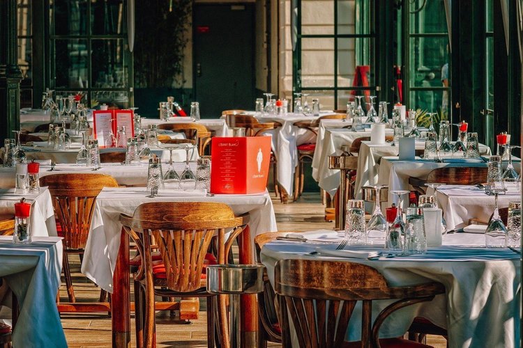 Ponowne otwarcie restauracji - podano kolejność odmrażania usług
