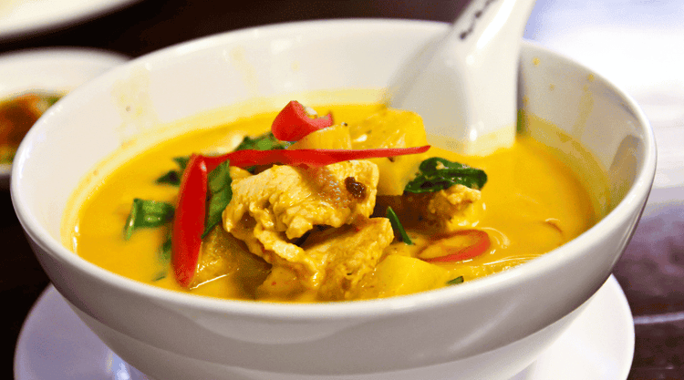 Kurczak curry z ananasem - smakowite danie na rozgrzewkę