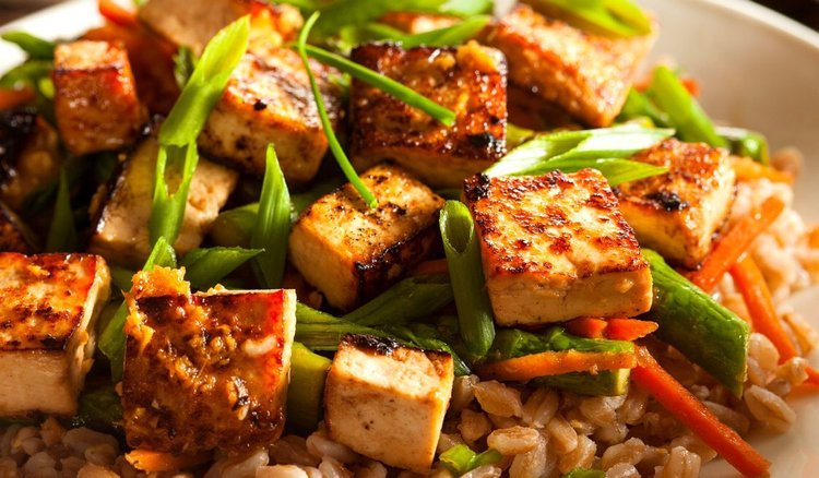 Tofu, które odmienia życie. Chrupie i smakuje jak marzenie. Nikt nie zdoła mu się oprzeć