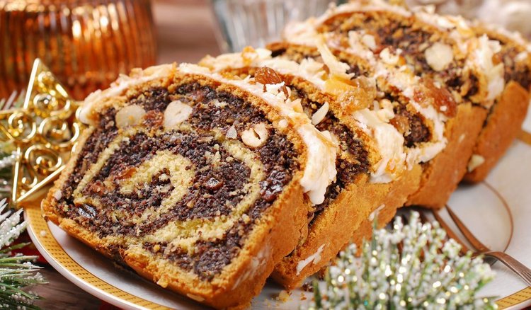 Makowiec zwykle pęka w czasie pieczenia? Zastosuj nasze rady, a wyjdzie jak z cukierni 