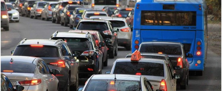 Policyjna aplikacja pomoże wyminąć korki. Poinformuje też o wypadku w czasie rzeczywistym