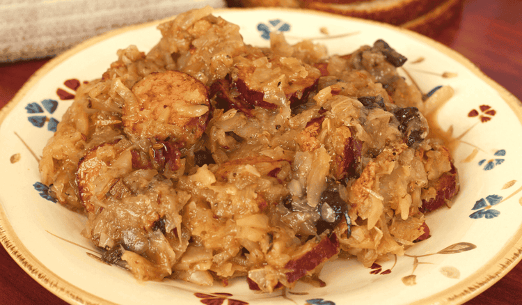Bigos wyszedł zbyt kwaśny? 2 łyżki pysznego produktu uratują potrawę i dodadzą jej szlachetności