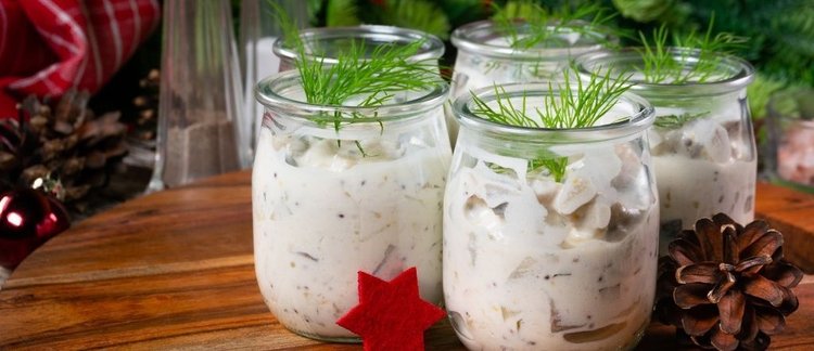 Pyszna, idealna na święta sałatka śledziowa
