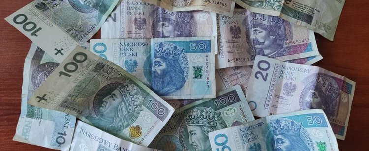 W ciągu dwóch tygodni złożyli aż 8,4 tys. wniosków. Możliwe, że i ty masz prawo dostać 5 tys. zł