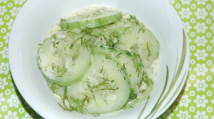 Delikatna mizeria z jogurtem naturalnym