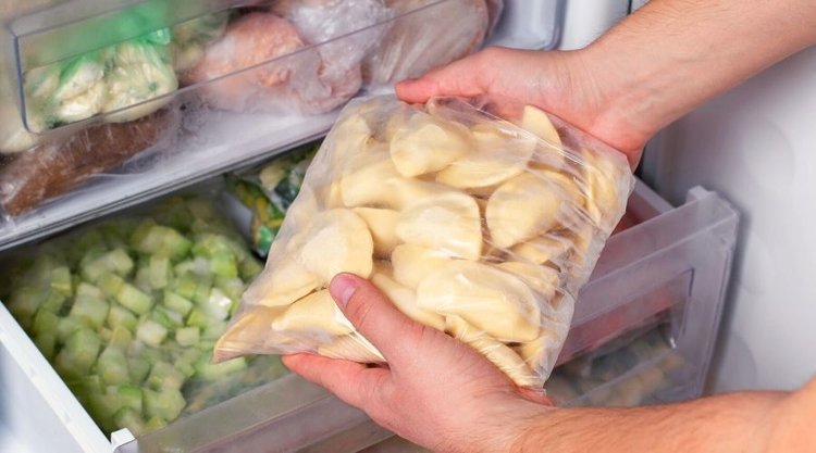 Jak mrozić pierogi, żeby się nie posklejały?