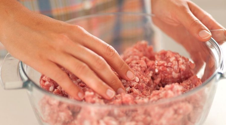 Dlaczego do mięsa mielonego warto dodać sodę oczyszczoną? Efekt powala