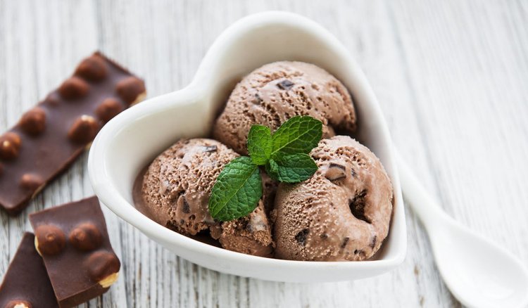 Proste i pyszne domowe lody czekoladowe z 5 składników. Zapomnij o kupnych