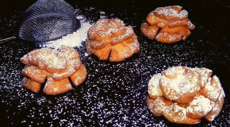 Jak zrobić róże karnawałowe?