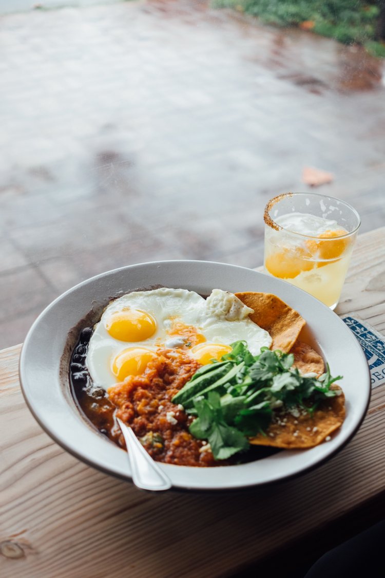 Huevos rancheros, czyli jajka sadzone prosto z rancza