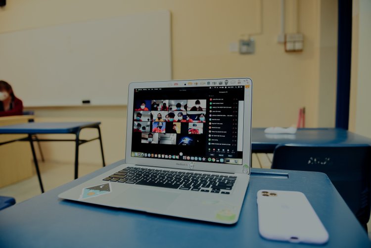 Setki tysięcy Polaków dostanie od państwa darmowe laptopy