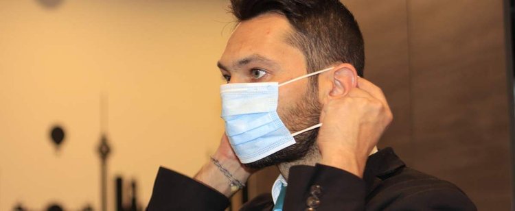 Karę za brak maseczki może nałożyć także twój szef. Ujawniamy, kiedy pozwalają mu przepisy