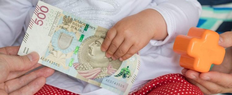 Szykuje się ogromna zmiana w wypłatach 500 plus? Minister rozwoju się wygadała, kierunek jest jasny