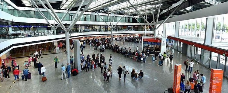 Emigracja słabnie, Polacy wracają z pracy za granicą. Tylko z jednego kraju w 2 lata wróciło 115 tys. Polaków