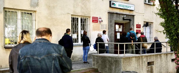 NBP z fatalnymi prognozami dla Polaków. Niedługo mogą zacząć masowo tracić pracę, powód jest jeden