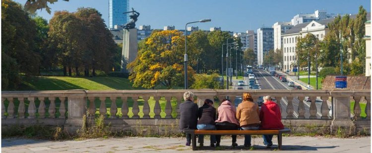 Kobiety nawet 20 proc. mniej od mężczyzn. Emerytury też dostają niższe
