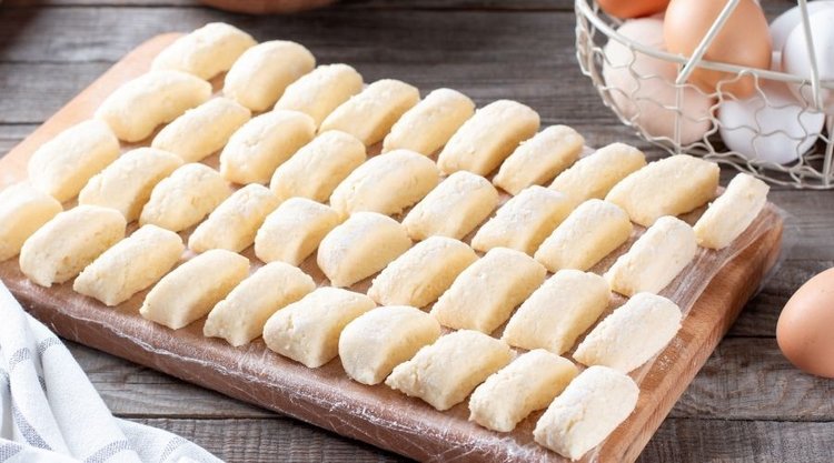 Pierogi leniwe lepsze niż włoskie gnocchi. Sekretem jest dodatek pysznego sera