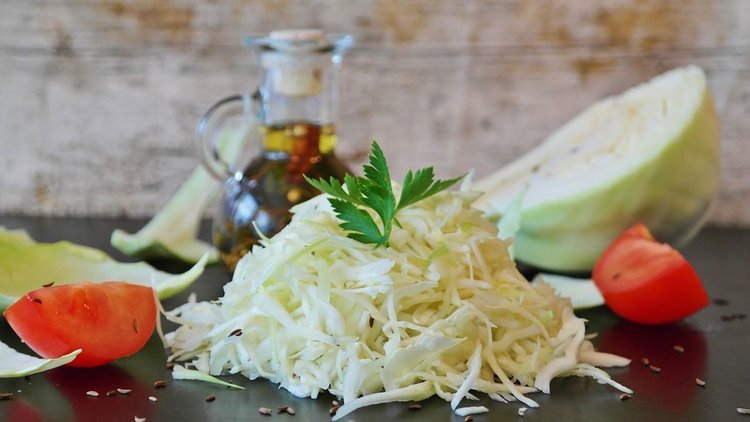 Surówka z kapusty pekińskiej, z porem i pomelo