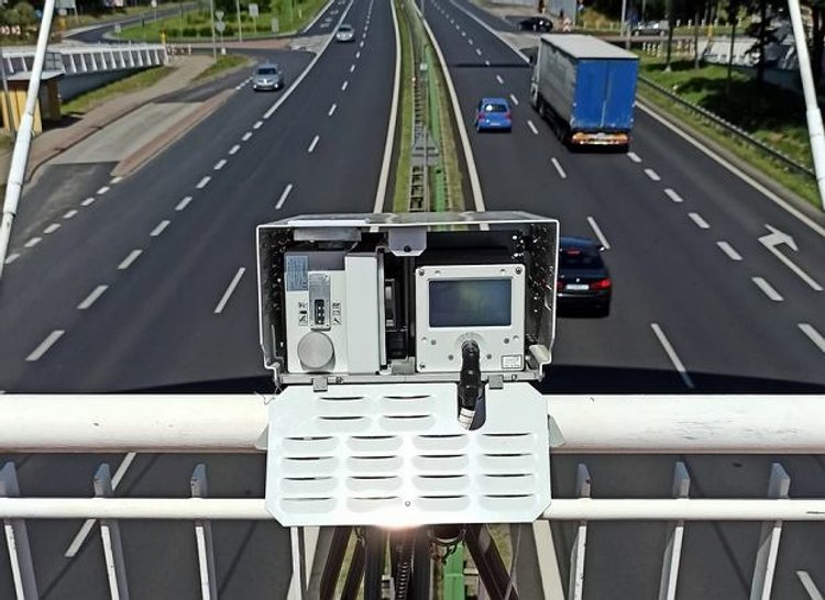 Zmiany w mandatach z fotoradarów. W życie wchodzą nowe obowiązki dla kierowców