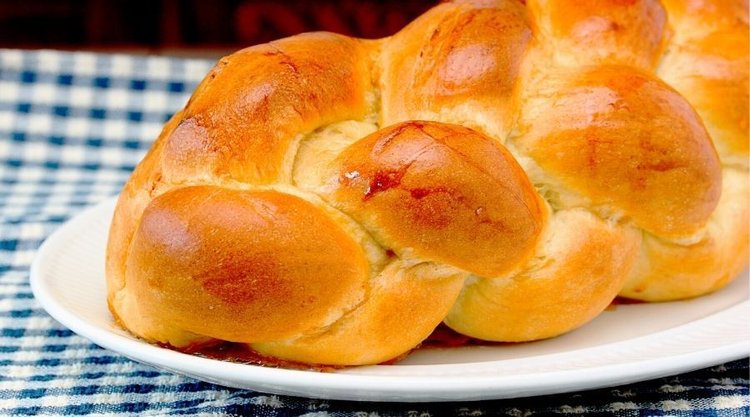 Domowa, wyrośnięta chałka bez drożdży