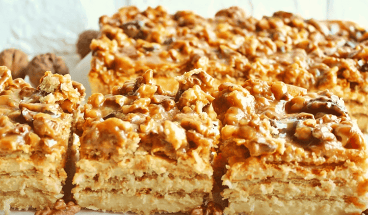 Elegancki orzechowiec bez pieczenia. Uwielbiane ciasto w szybszej wersji