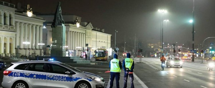 Zakaz przemieszczania i godzina policyjna. Jest oficjalne stanowisko rządu