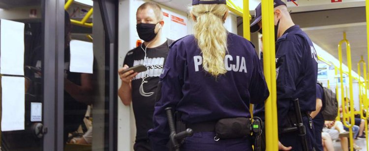 2 na 3 Polaków boi się drugiej fali. A Ty?