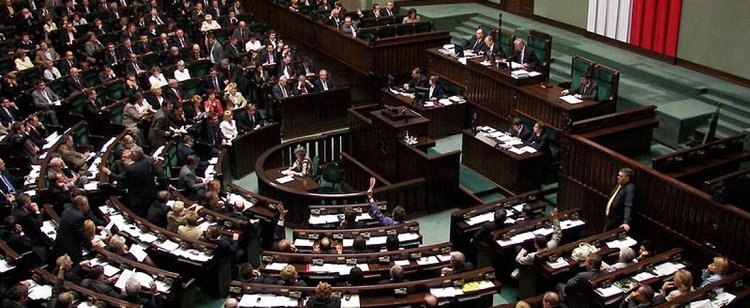 Wiadomo już czym jeżdżą politycy. Najdroższych aut używają posłowie Lewicy