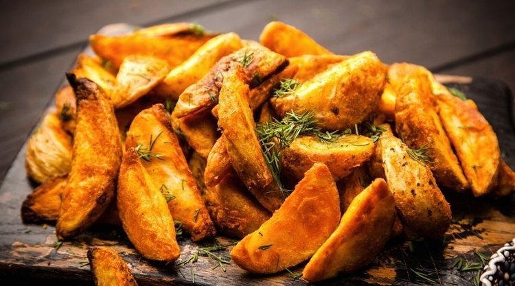 Przepyszne ziemniaki pieczone w greckim stylu. Przepis krok po kroku