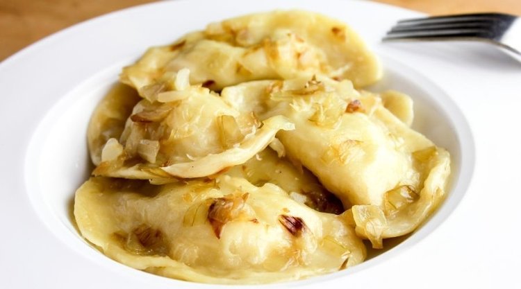 Zaskakujące w smaku pierogi z mięsem z rosołu i kaszą jęczmienną