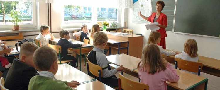 Polacy rzucili się na 300 plus. Po pieniądze wnioskować mogą nie tylko rodzice